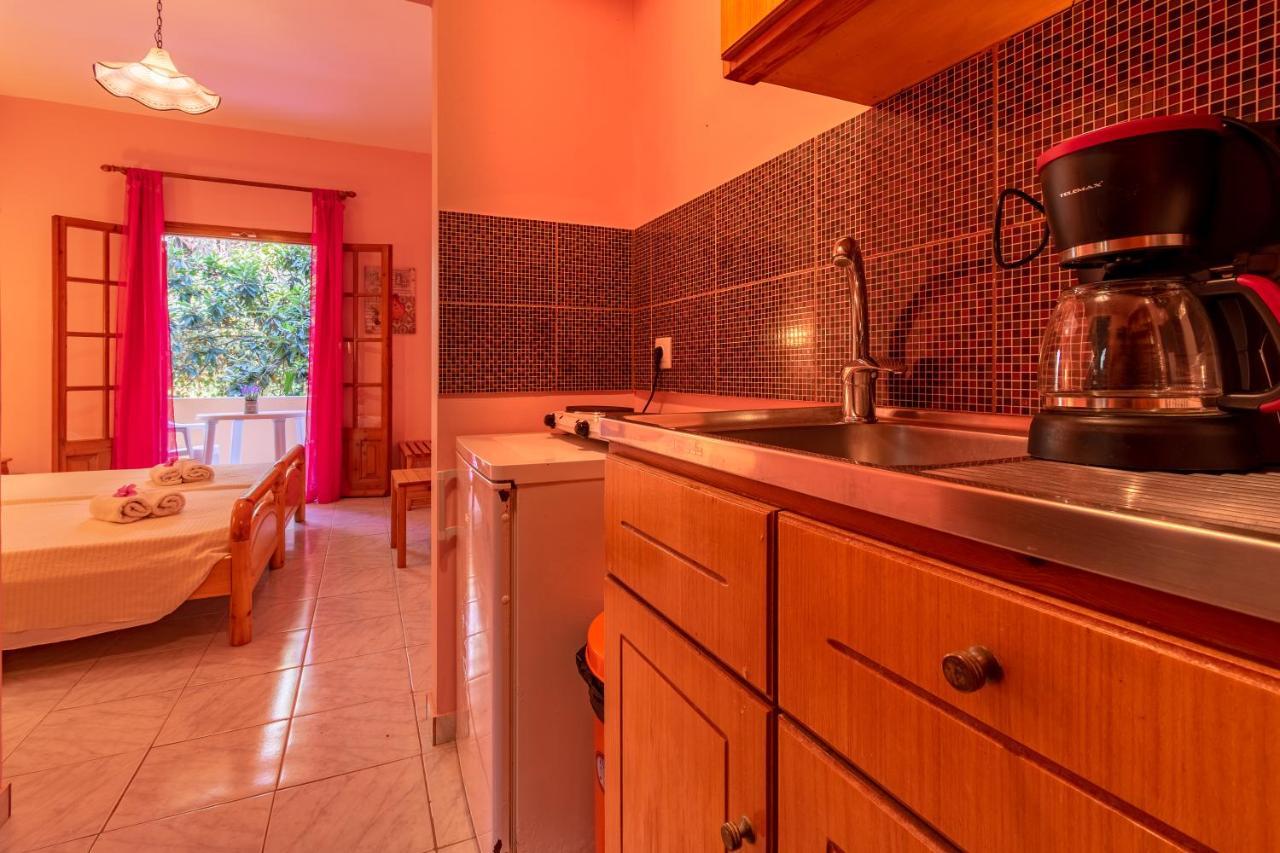 Villa Olive Apartments Ипсос Екстериор снимка