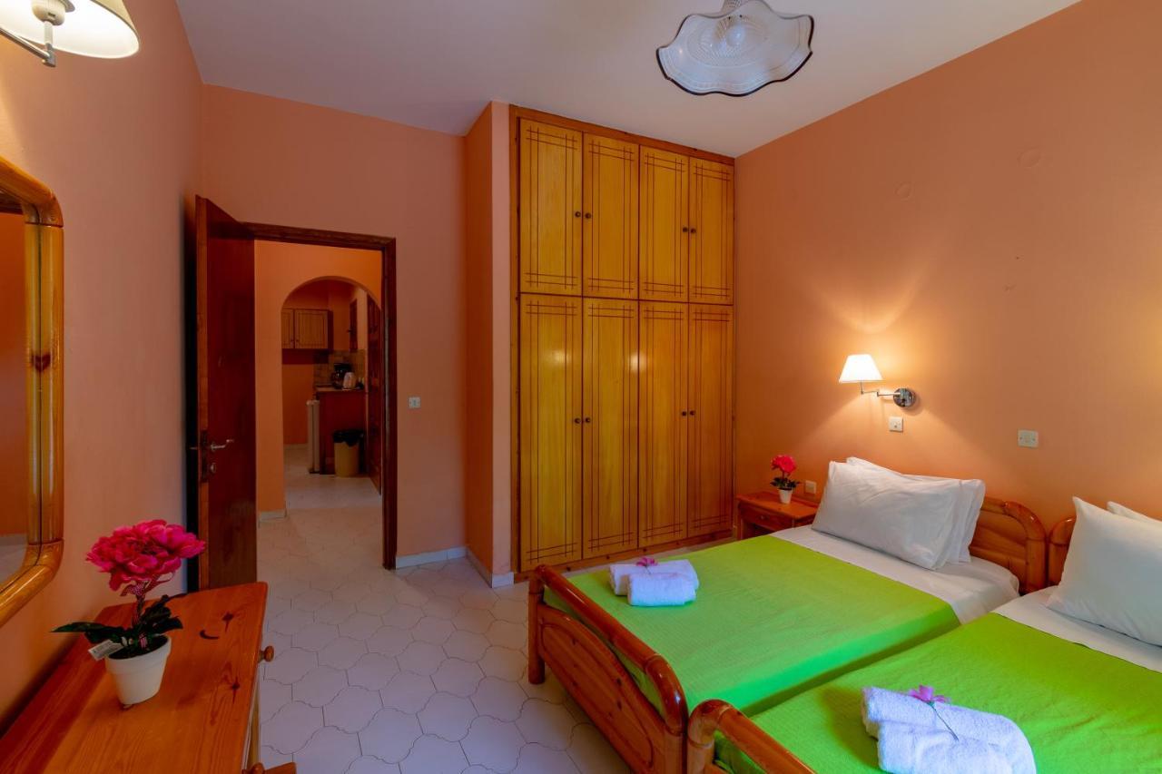 Villa Olive Apartments Ипсос Екстериор снимка