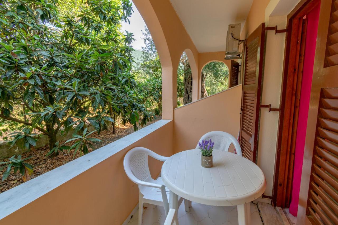 Villa Olive Apartments Ипсос Екстериор снимка